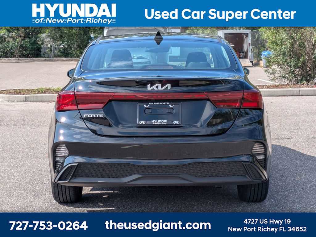 Used 2024 Kia Forte LXS w/ LXS Technology Package FWD image 4