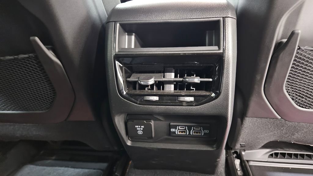 Used 2023 Jeep Grand Cherokee Altitude image 13