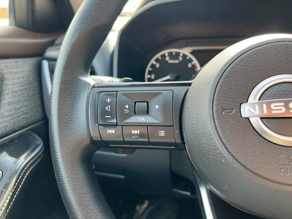 Used 2023 Nissan Rogue SV AWD/4WD image 19