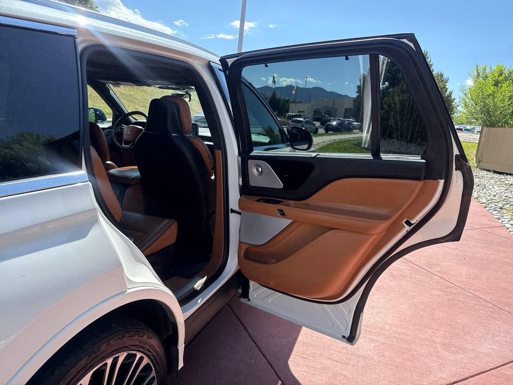 Used 2023 Lincoln Aviator Black Label w/ Dynamic Handling Package AWD/4WD image 23