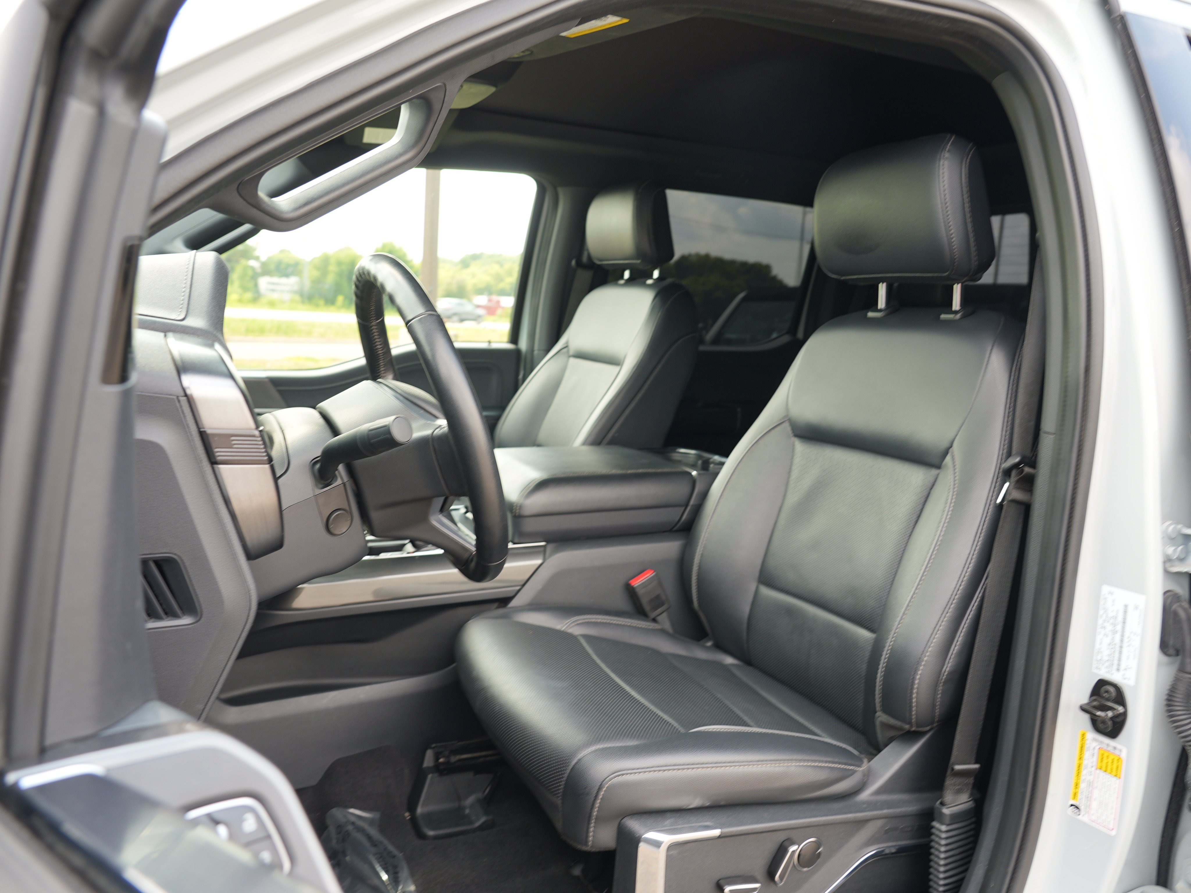 Used 2023 Ford F150 Lariat w/ Equipment Group 502A High AWD/4WD image 14