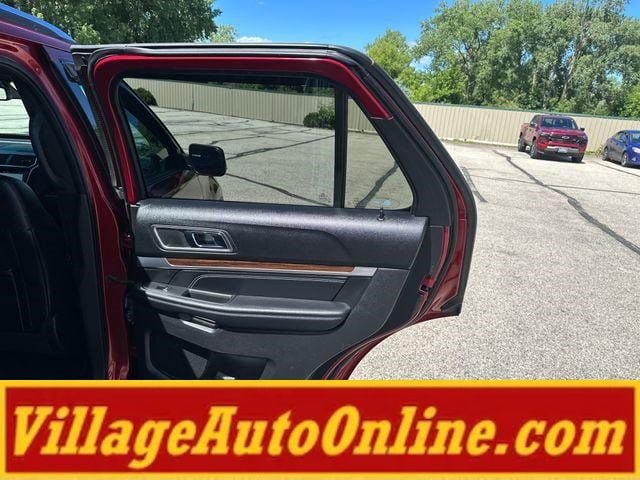 Used 2017 Ford Explorer Limited w/ Equipment Group 301A AWD/4WD image 44