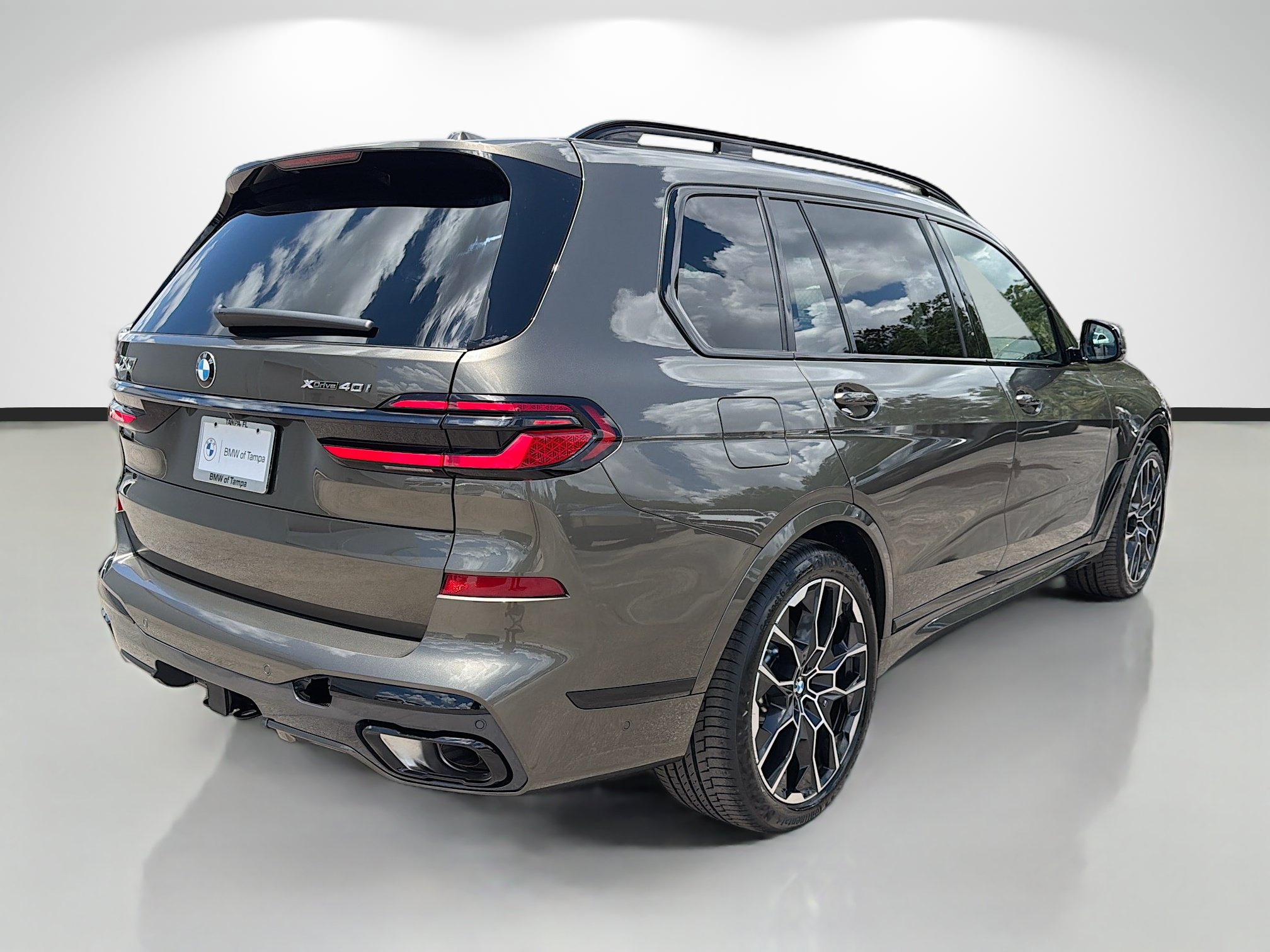 New 2027 BMW X7 xDrive40i w/ M Sport Package AWD/4WD image 3