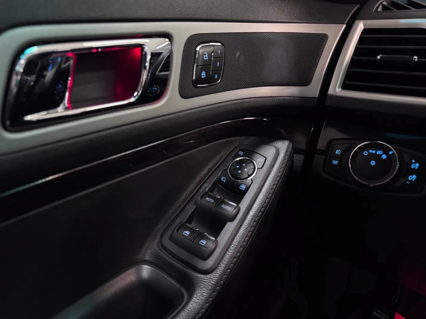 Used 2015 Ford Explorer Limited FWD image 22