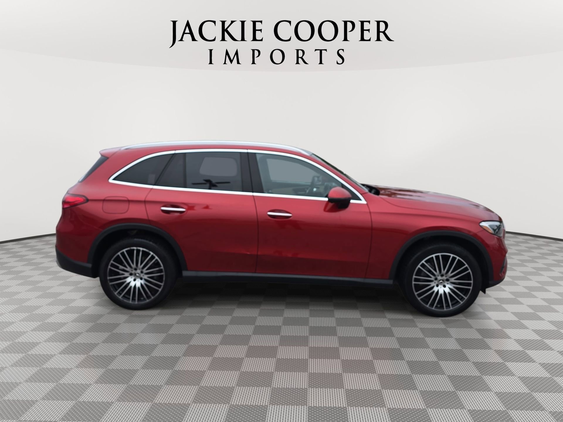 Used 2023 Mercedes-Benz GLC 300 4MATIC image 4