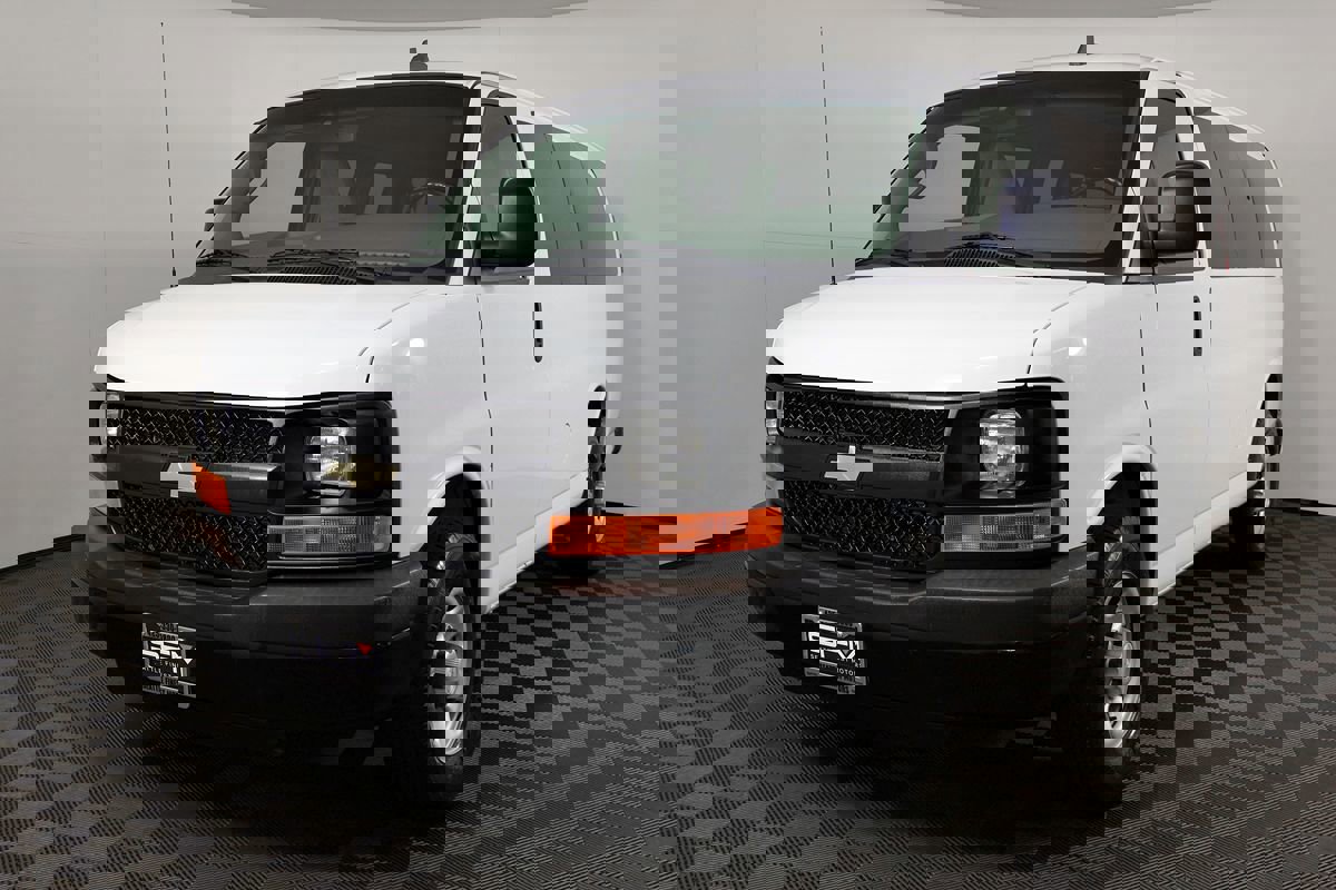 Used 2016 Chevrolet Express 2500 LS RWD image 3