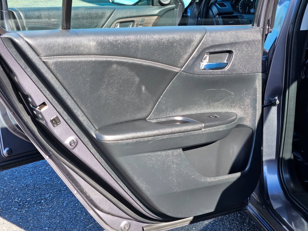Used 2017 Honda Accord EX-L image 12