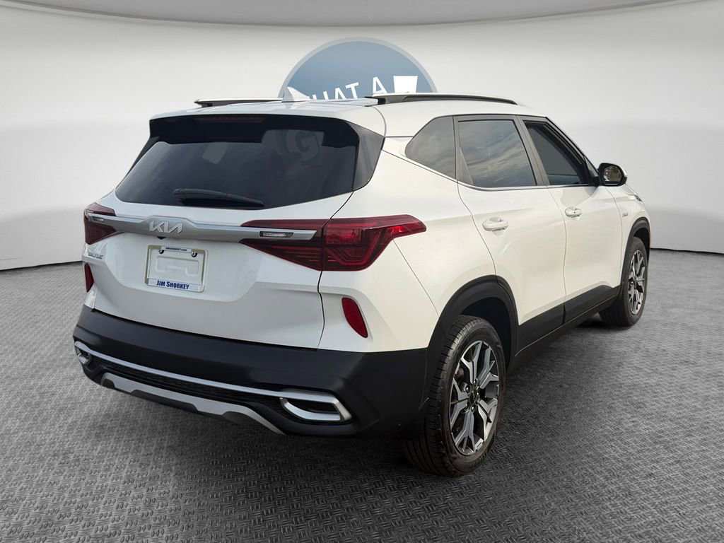 Used 2023 Kia Seltos EX image 3