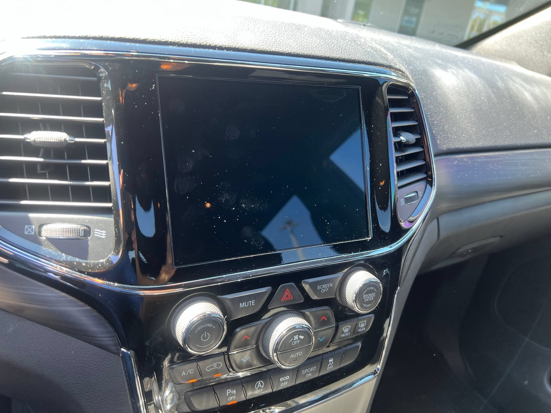 Used 2020 Jeep Grand Cherokee Altitude RWD image 14