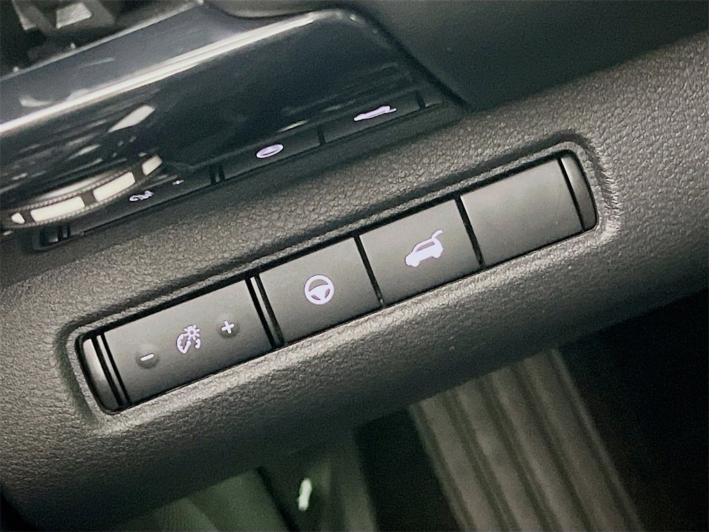 Used 2022 Nissan Pathfinder SV w/ SV Premium Package image 10