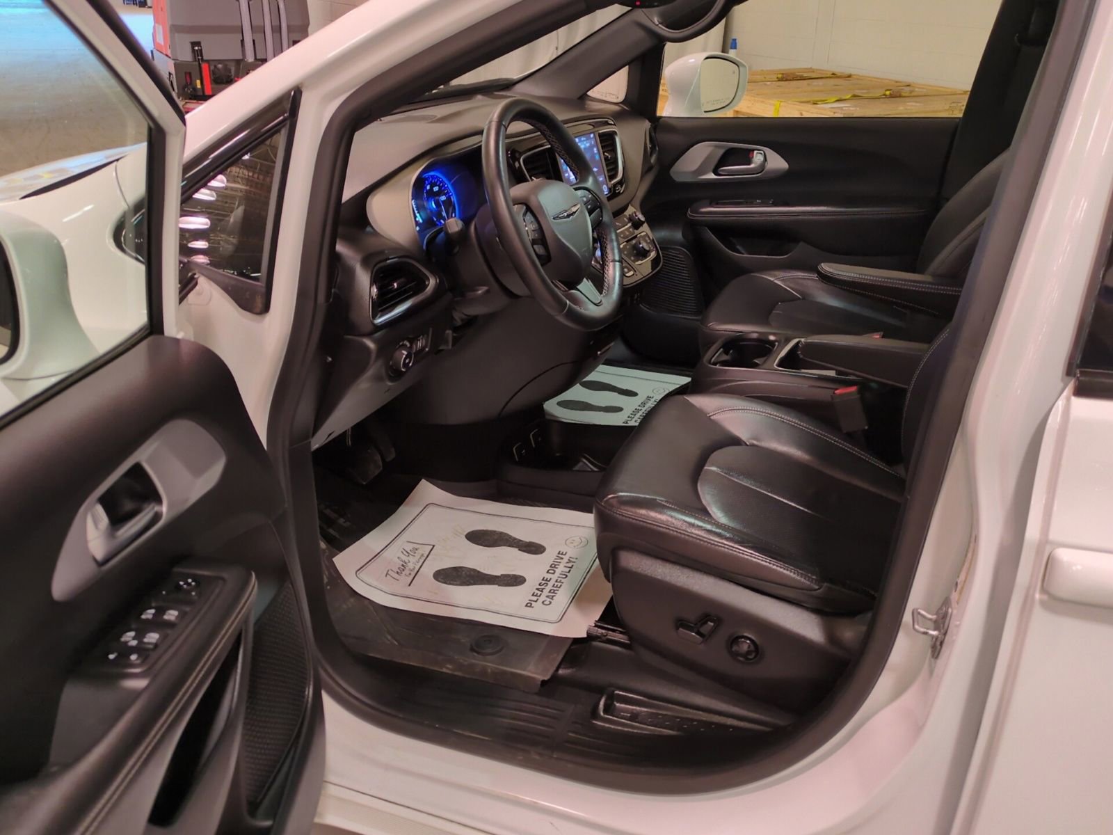 Used 2018 Chrysler Pacifica Touring-L Plus w/ S Appearance Package FWD image 19