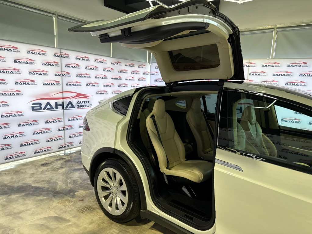 Used 2017 Tesla Model X 75D AWD/4WD image 48