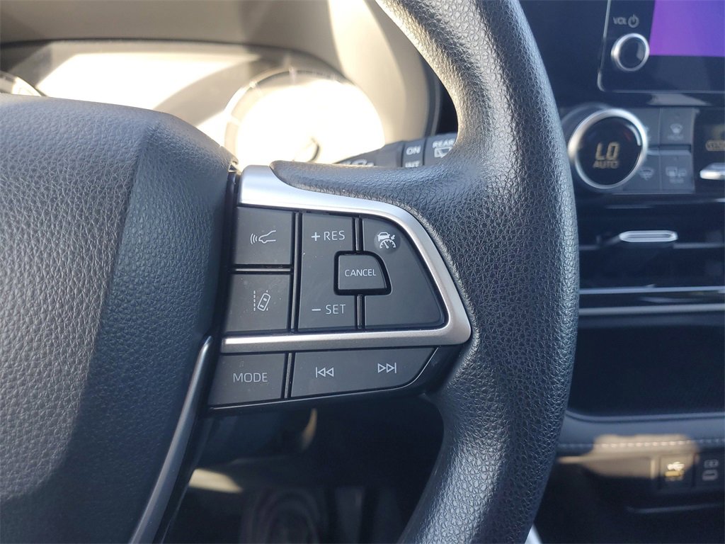 Used 2023 Toyota Highlander LE image 23