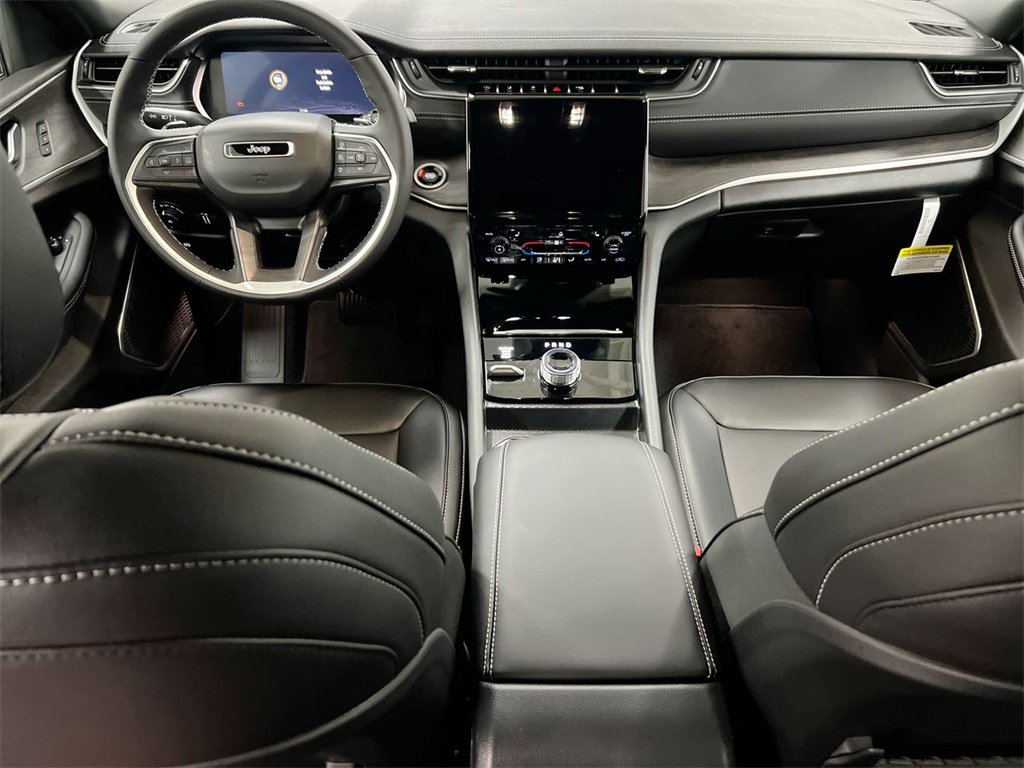 New 2025 Jeep Grand Cherokee Limited w/ Black Appearance Package image 10