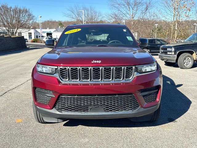 Used 2024 Jeep Grand Cherokee Laredo w/ Trailer Tow Package image 10