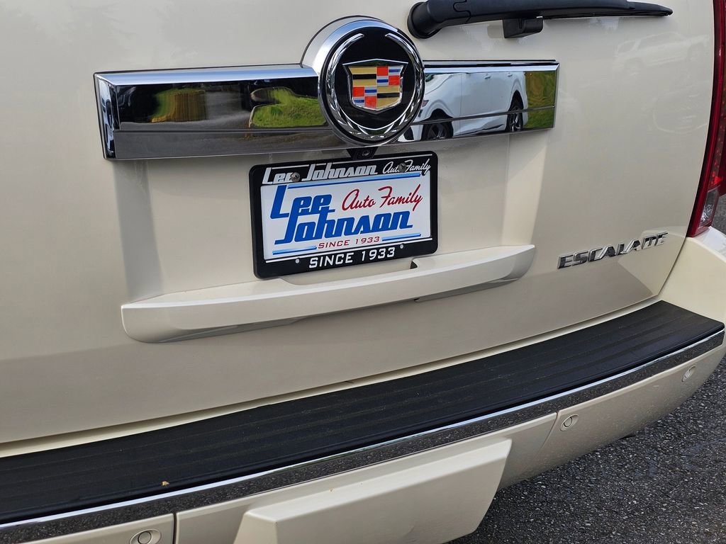 Used 2013 Cadillac Escalade Luxury AWD/4WD image 24