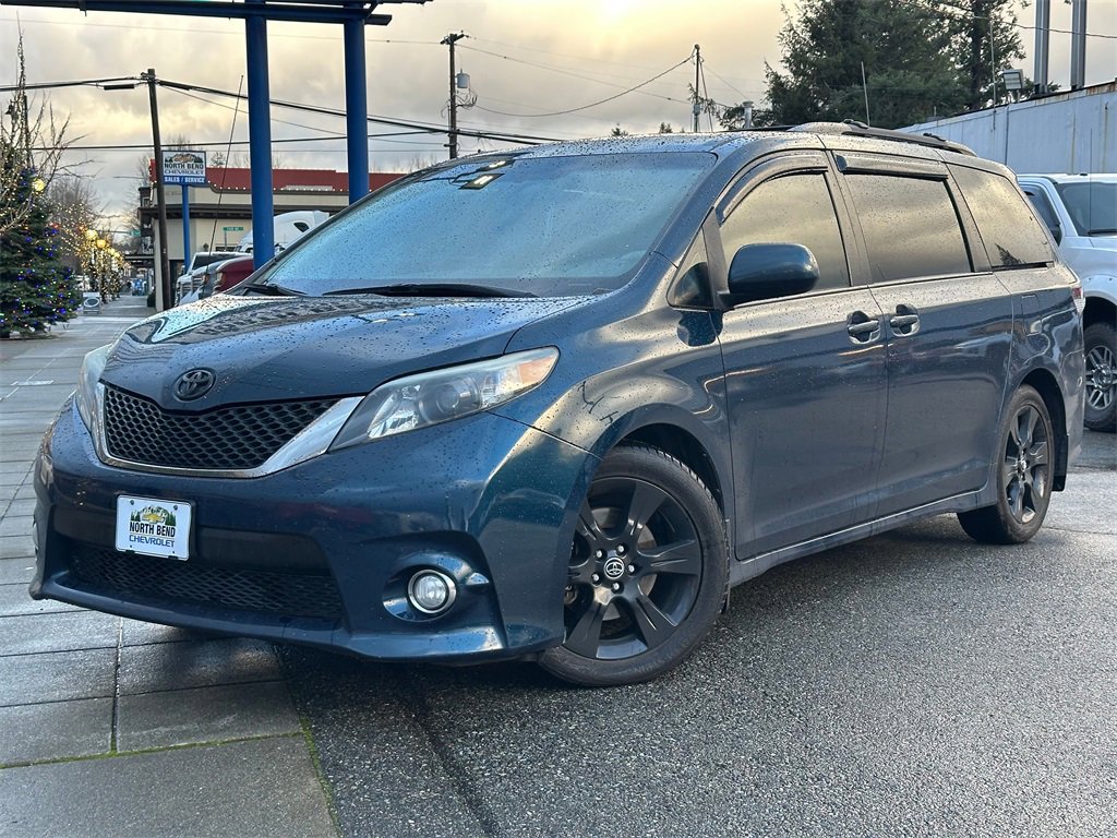 Used 2011 Toyota Sienna SE image 2
