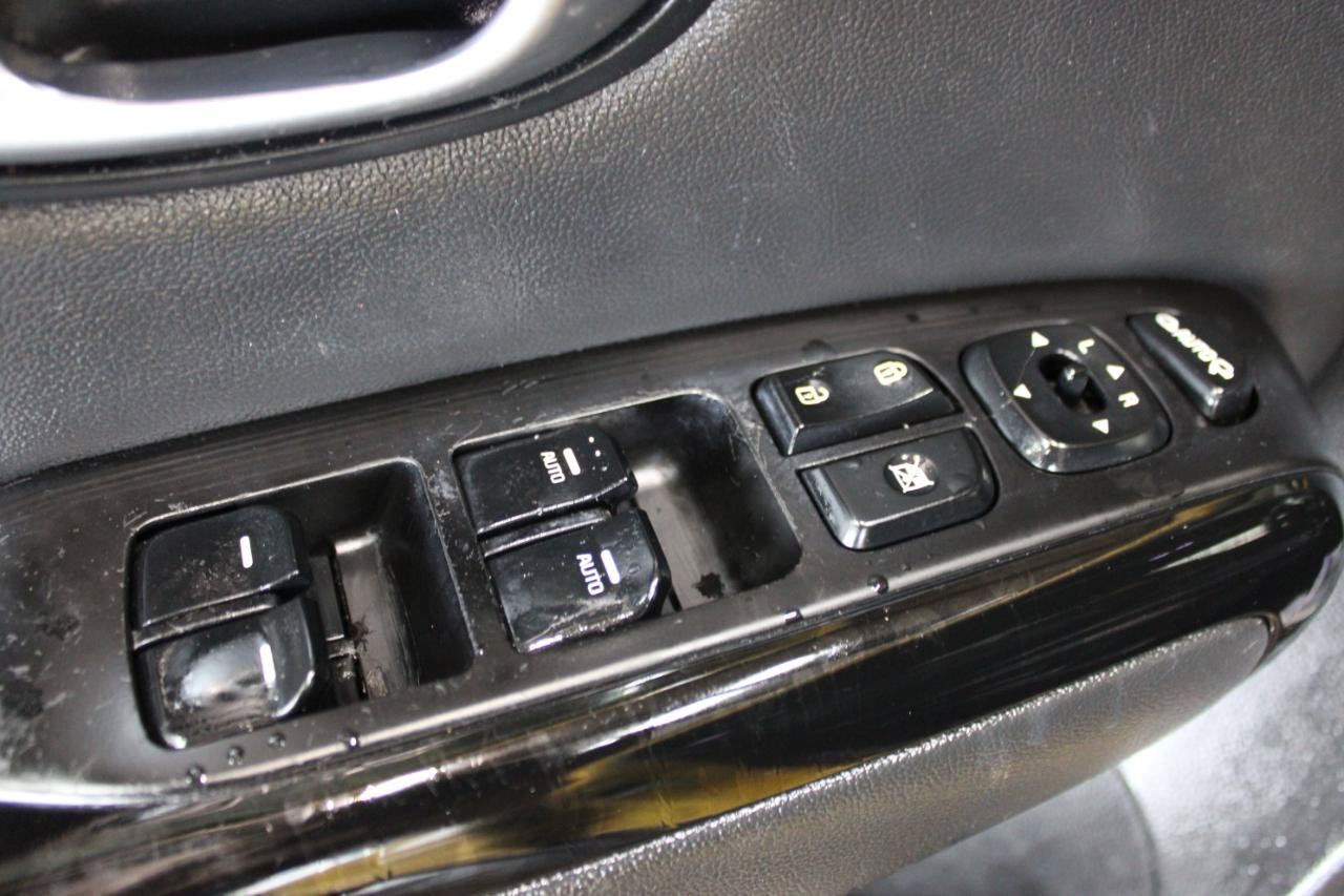 Used 2014 Kia Soul ! w/ Sun & Sound Package FWD image 14