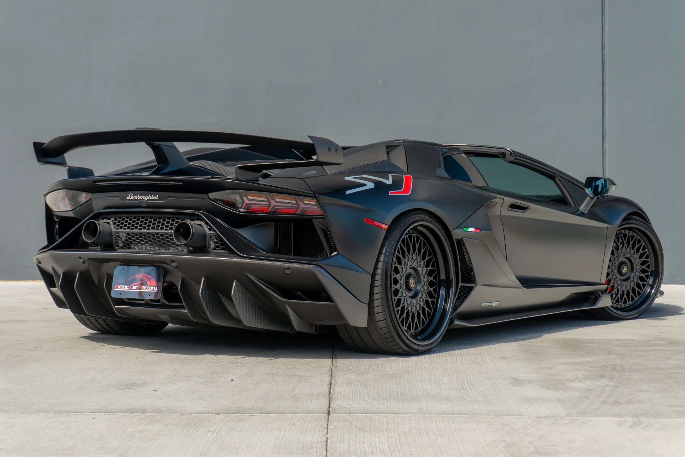 Used 2020 Lamborghini Aventador SVJ AWD/4WD image 8
