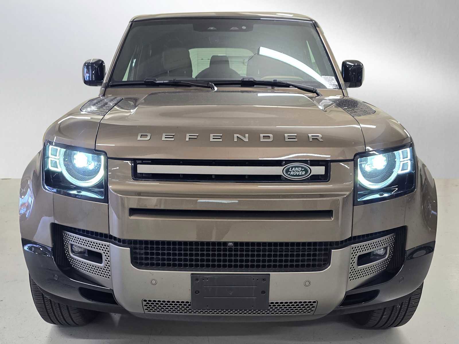 Used 2025 Land Rover Defender 110 X-Dynamic SE AWD/4WD image 8