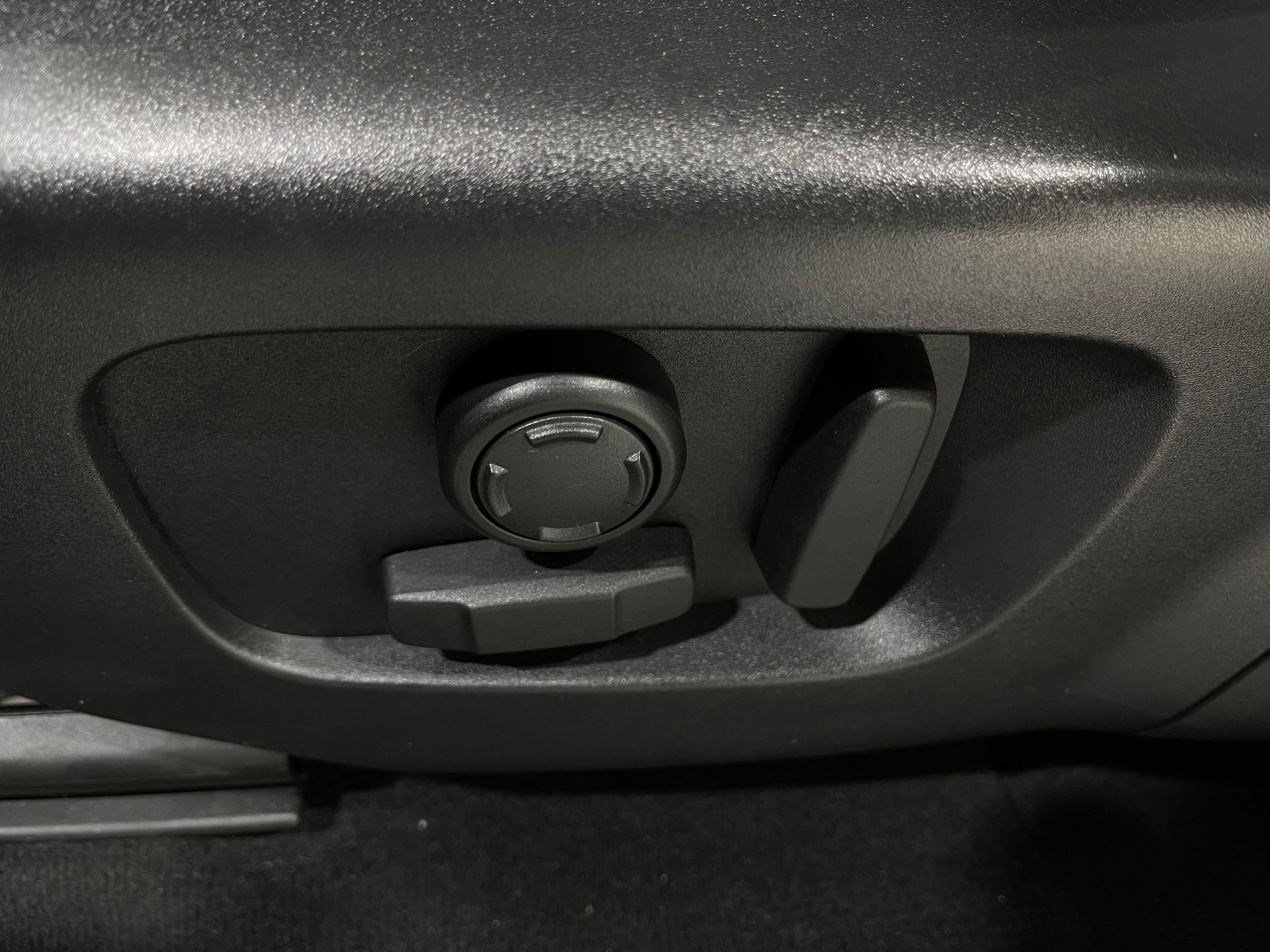 Used 2020 Land Rover Range Rover Evoque SE image 18