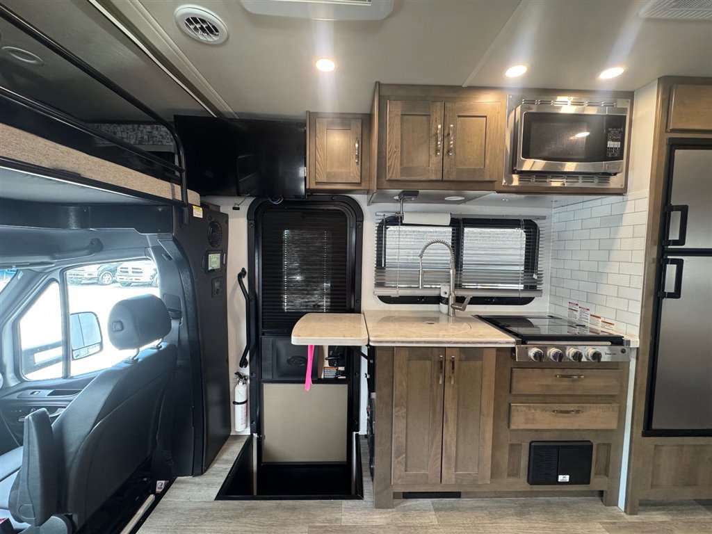 Used 2022 Mercedes-Benz Sprinter 3500 image 18