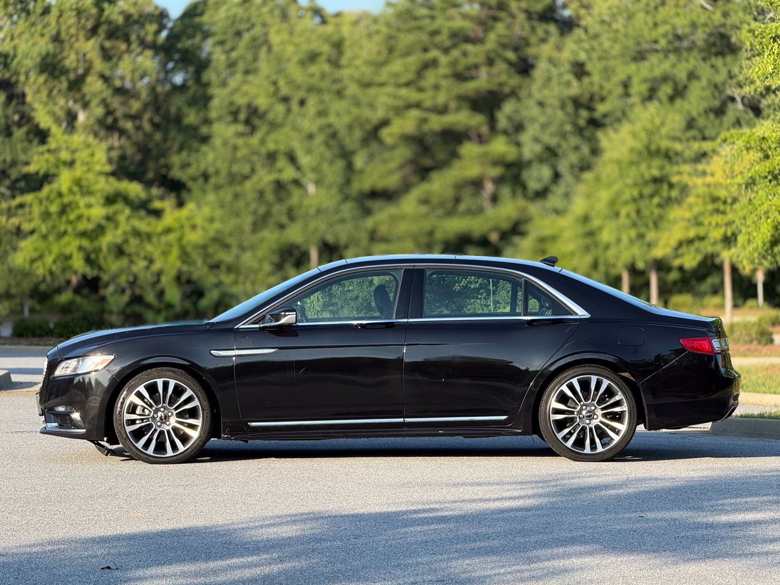 Used 2020 Lincoln Continental AWD w/ Premium Package image 9