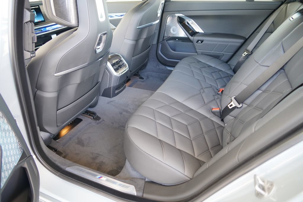 New 2026 BMW 760i xDrive w/ Executive Package AWD/4WD image 18