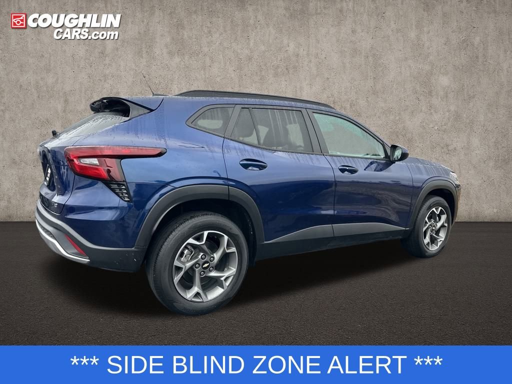 Used 2024 Chevrolet Trax LT w/ Driver Confidence Package image 8