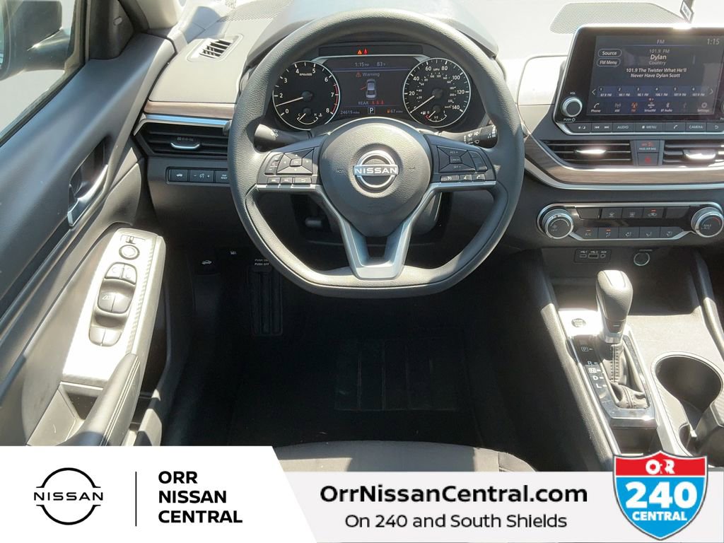 Used 2025 Nissan Altima 2.5 SV FWD image 14