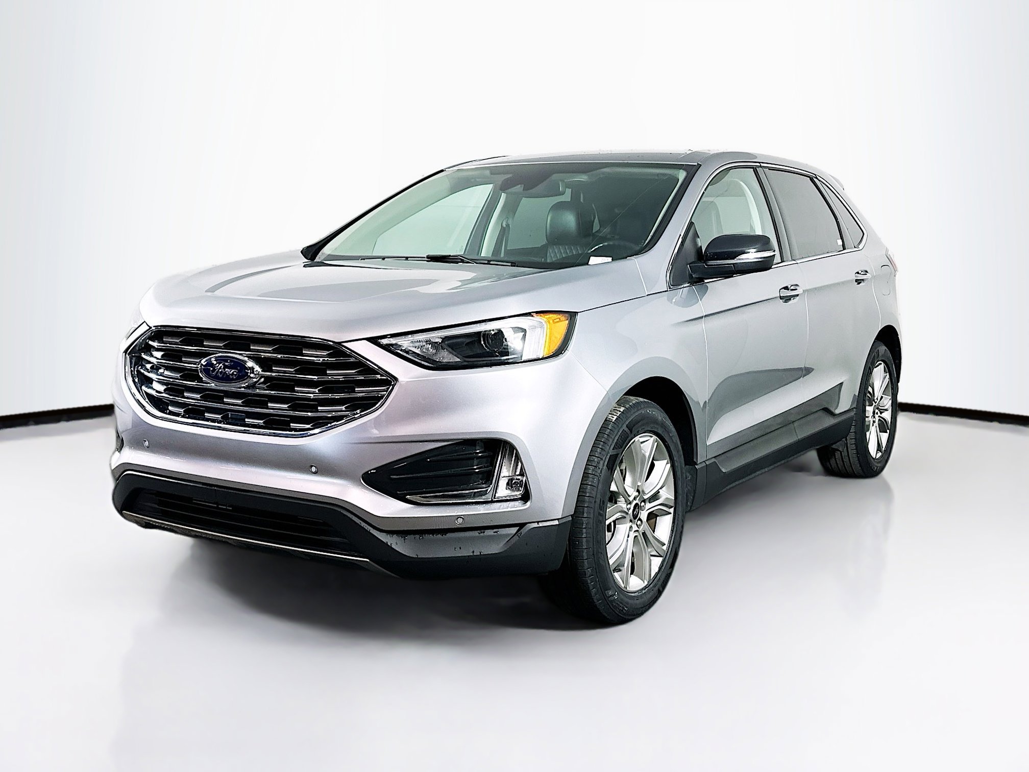Used 2024 Ford Edge Titanium image 3