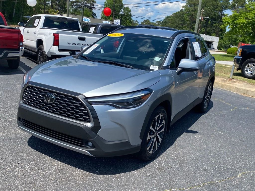Used 2023 Toyota Corolla Cross XLE FWD video 2