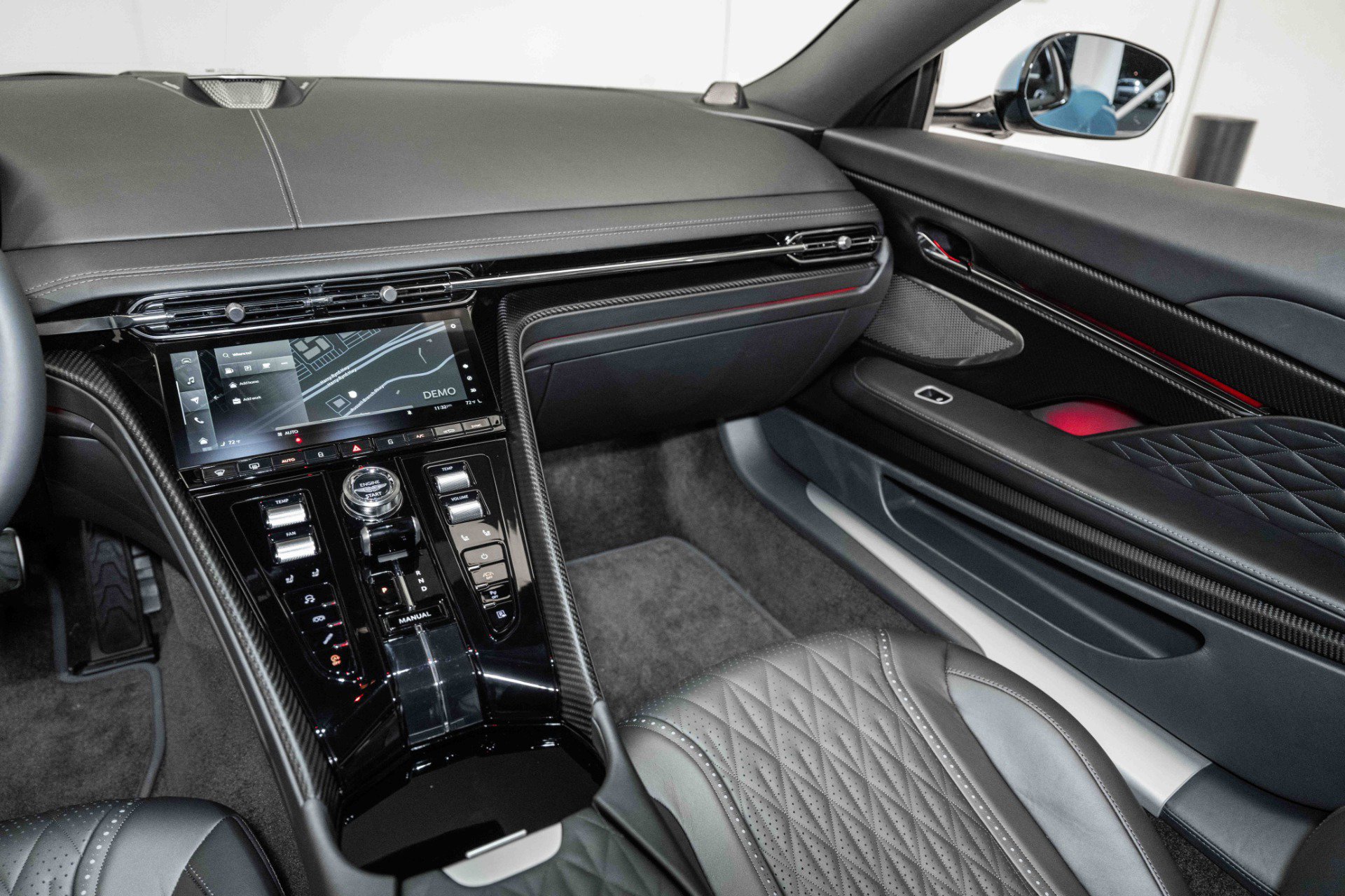 Used 2024 Aston Martin DB12 Coupe image 19