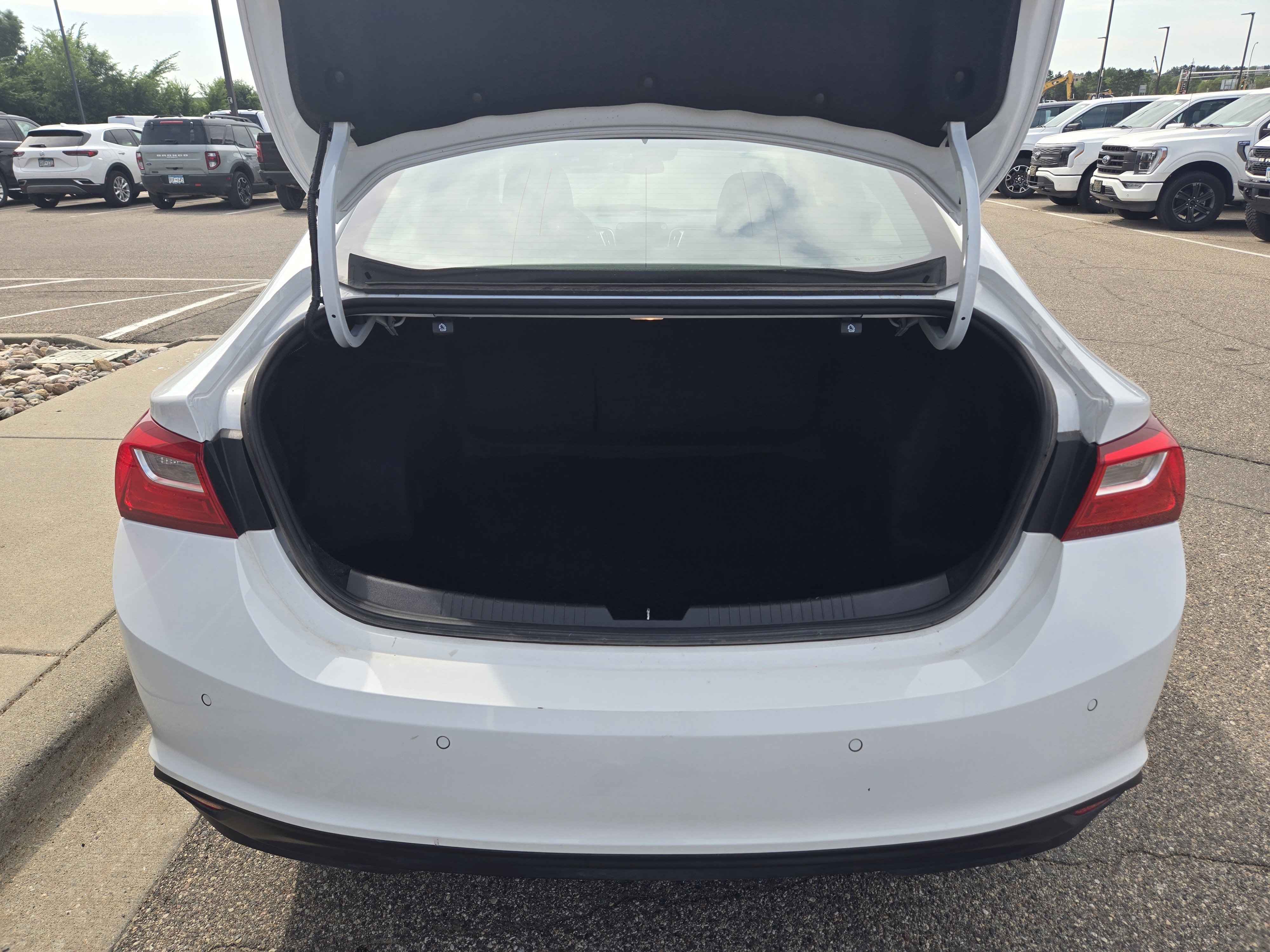 Used 2024 Chevrolet Malibu LT image 13