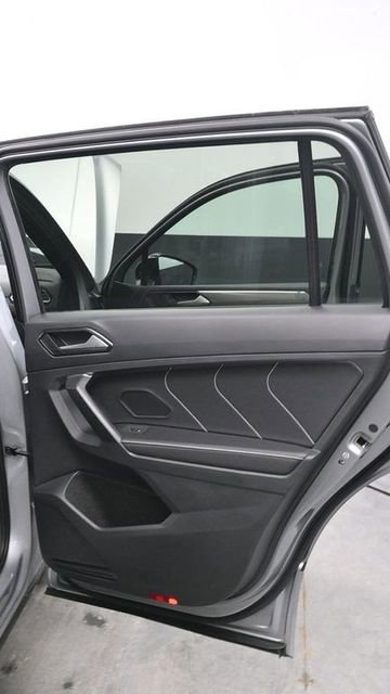 Used 2023 Volkswagen Tiguan SE R-Line AWD/4WD image 11