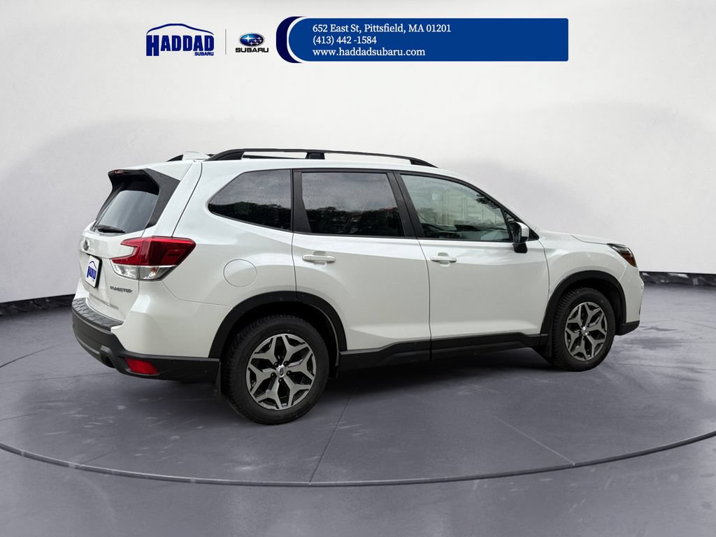 Used 2021 Subaru Forester Premium AWD/4WD image 6