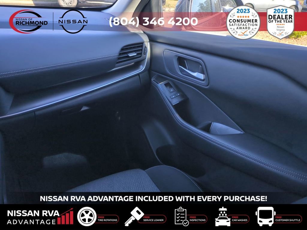 Used 2025 Nissan Rogue SV image 18