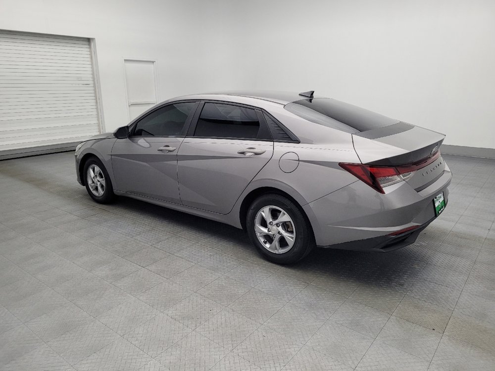 Used 2021 Hyundai Elantra SE image 3