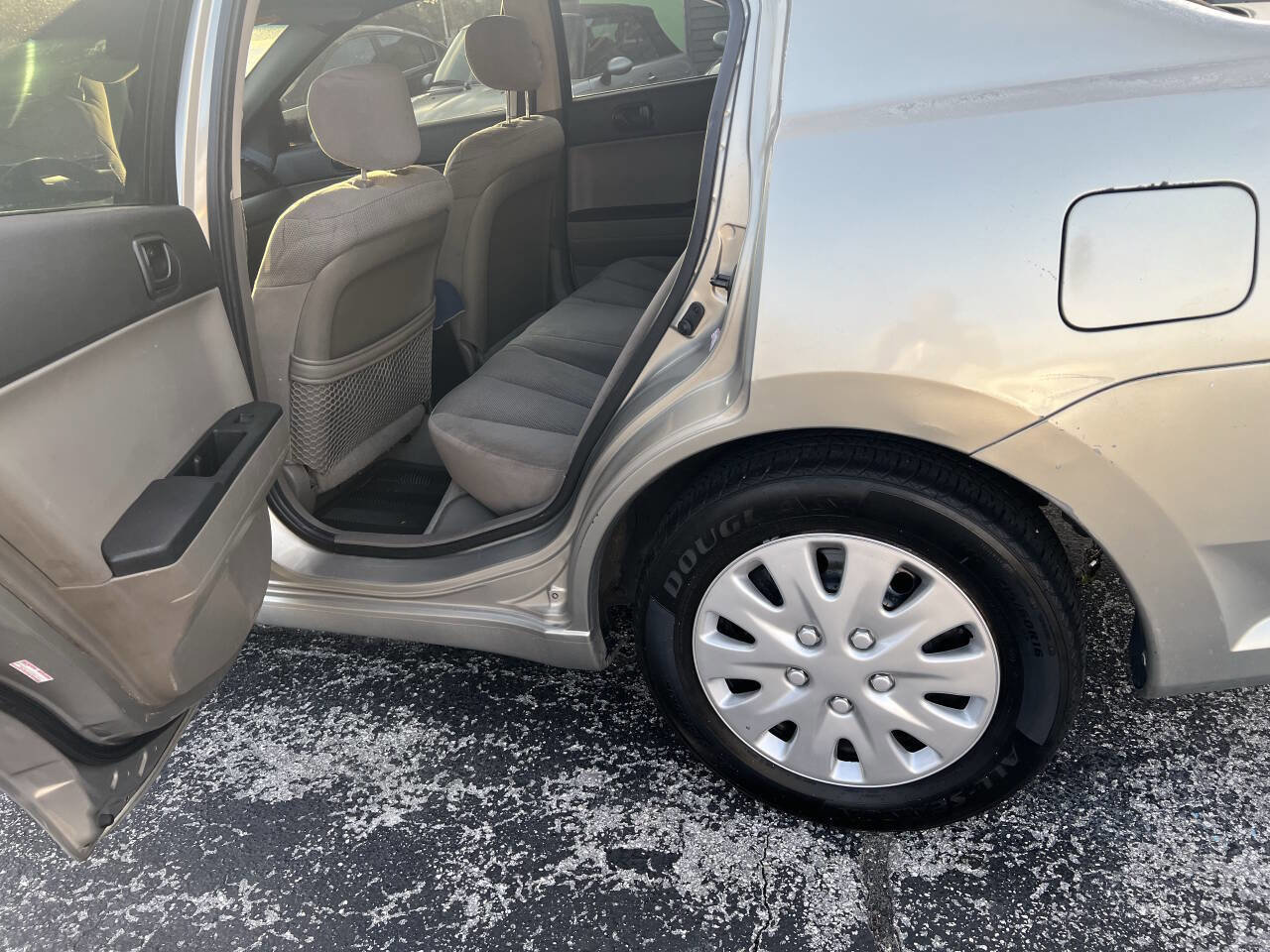 Used 2004 Mitsubishi Galant LS image 10