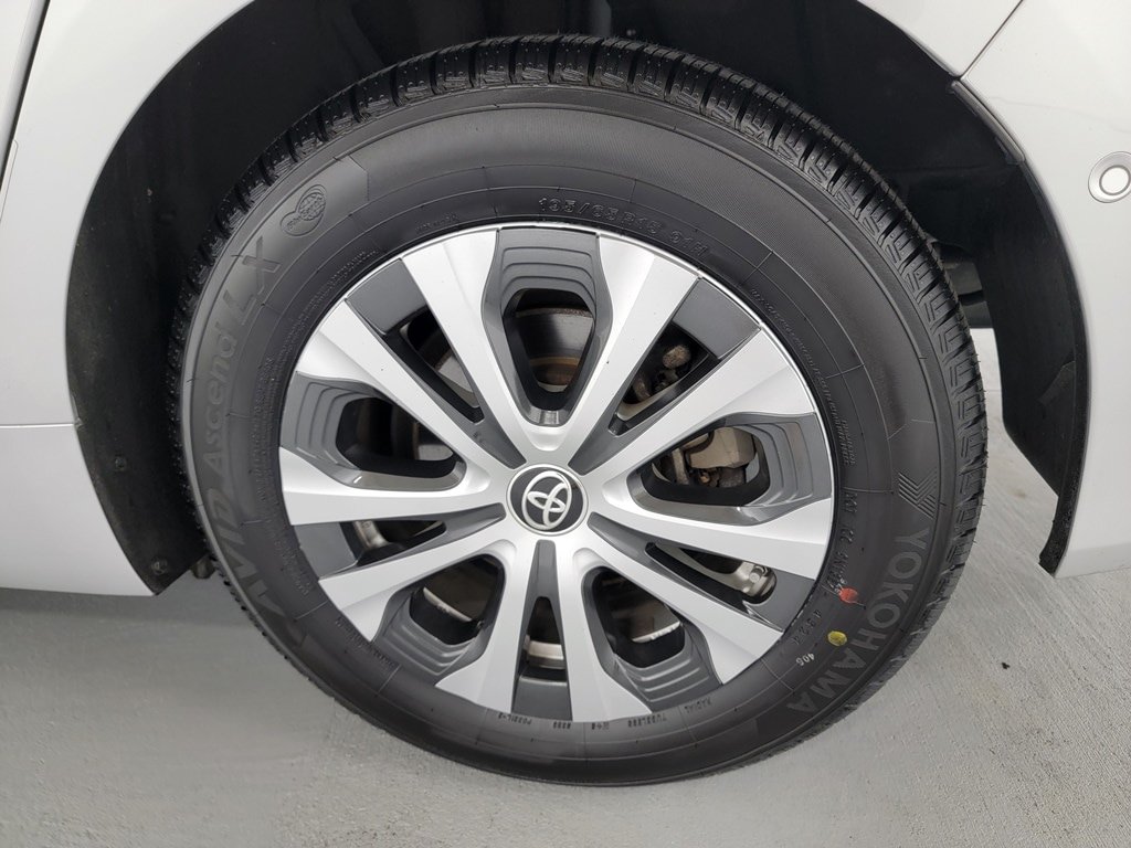 Used 2021 Toyota Prius XLE AWD/4WD image 10