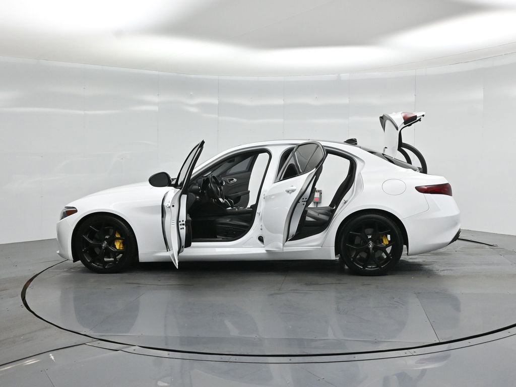 Used 2021 Alfa Romeo Giulia Ti w/ Nero Edizione image 36