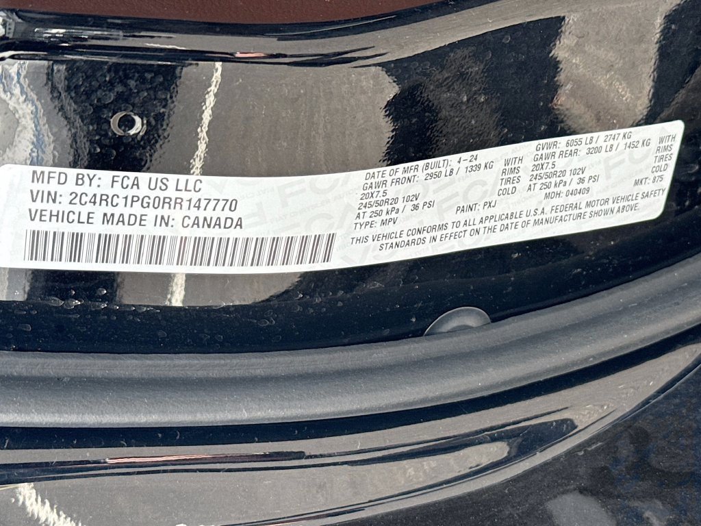 Used 2024 Chrysler Pacifica Pinnacle FWD image 37