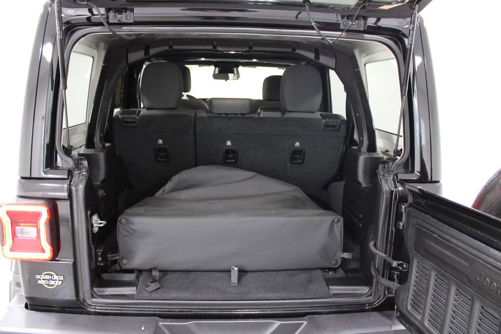 Used 2025 Jeep Wrangler Sahara 4xe image 18