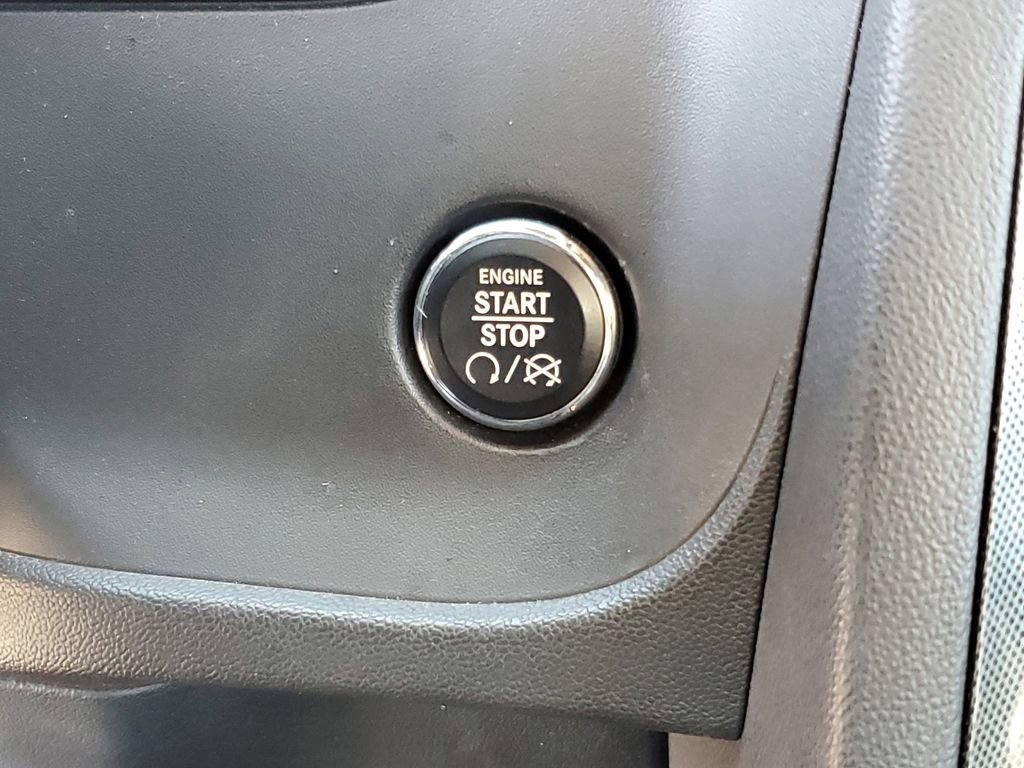 Used 2011 Dodge Challenger image 16