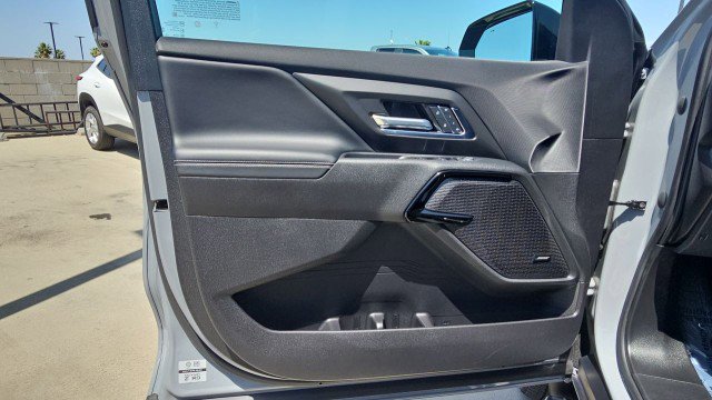 Used 2025 Chevrolet Silverado EV LT w/ LT Premium Package image 21