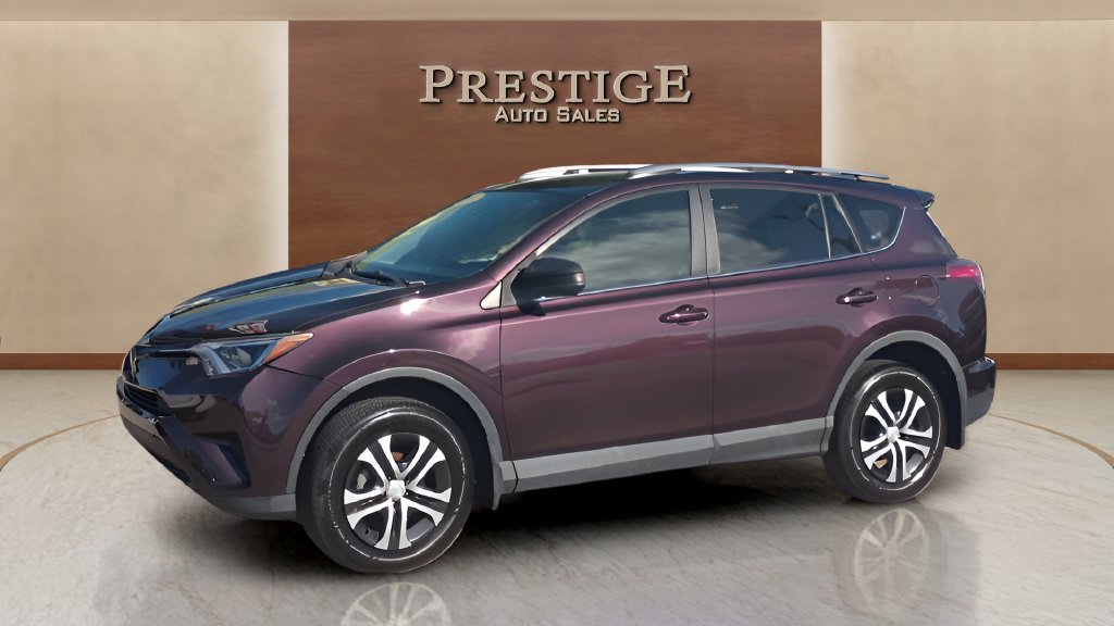 Used 2018 Toyota RAV4 LE FWD image 26