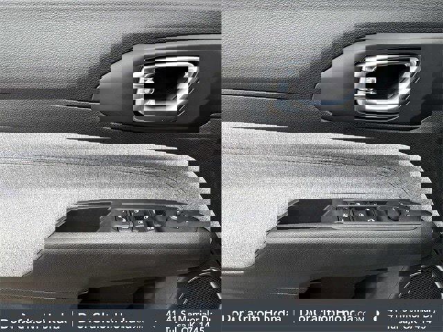 Used 2024 Jeep Compass Latitude image 10