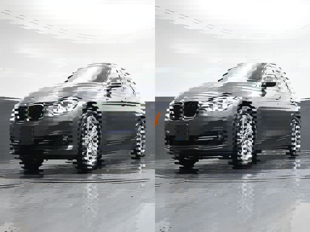 Used 2018 BMW 330i xDrive Sedan w/ Convenience Package image 36