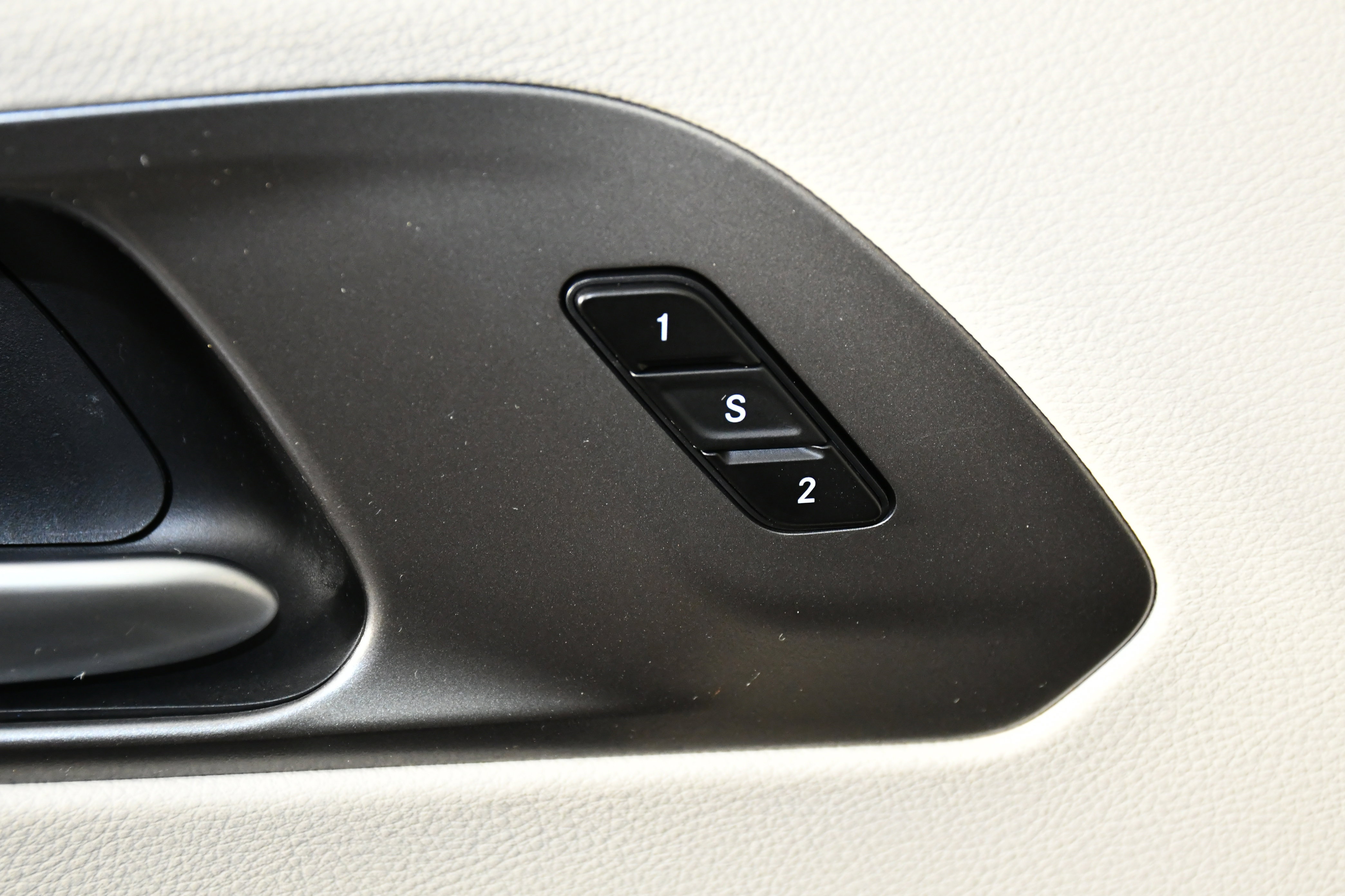 Used 2024 Chrysler Pacifica Touring-L image 33