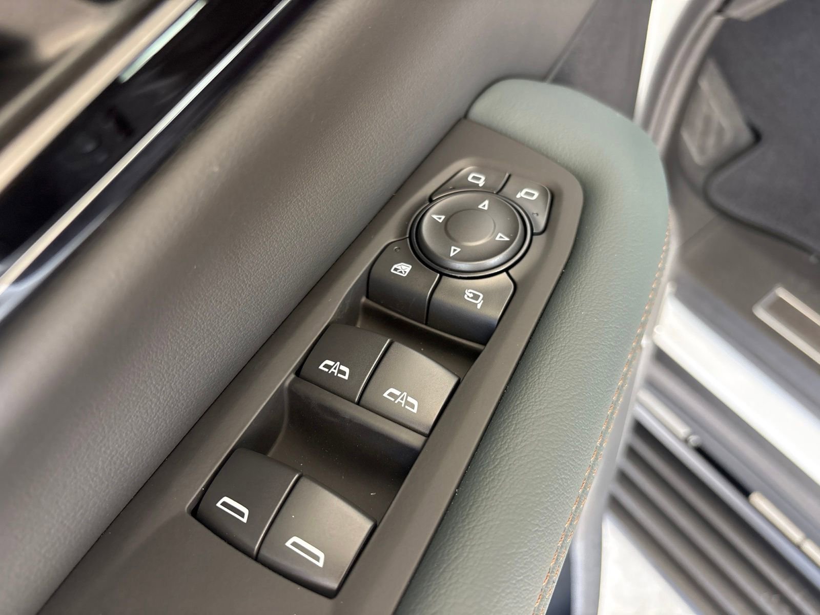 New 2026 GMC Yukon AT4 w/ AT4 Premium Package AWD/4WD image 13